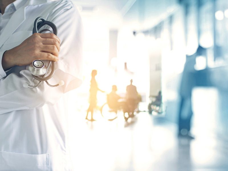 Rumburská nemocnice má stále nedostatek personálu, pomáhají tam lékaři odjinud