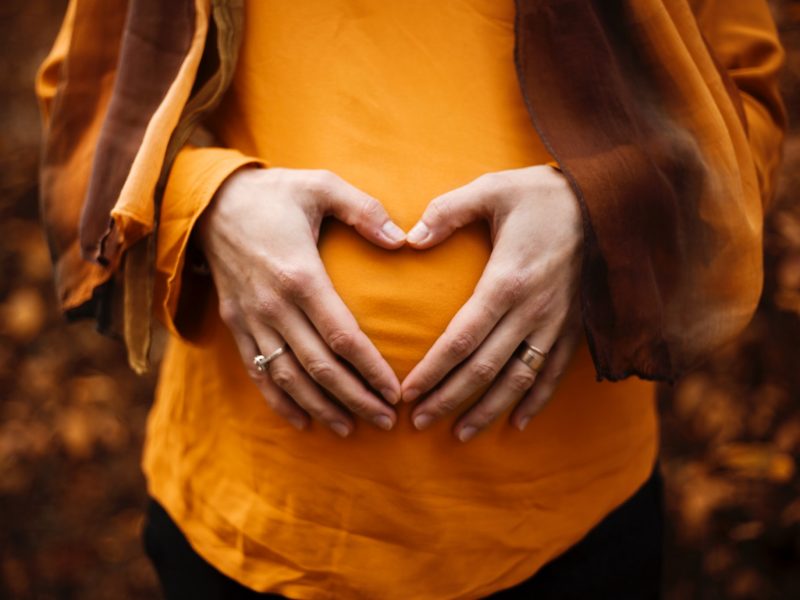 Těhotným a ženám po porodu pomůže s řešením psychických potíží nový web