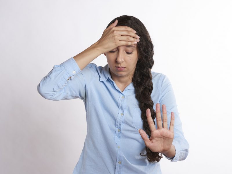 Lidé se za migrénu stydí, zbytečně potom trpí
