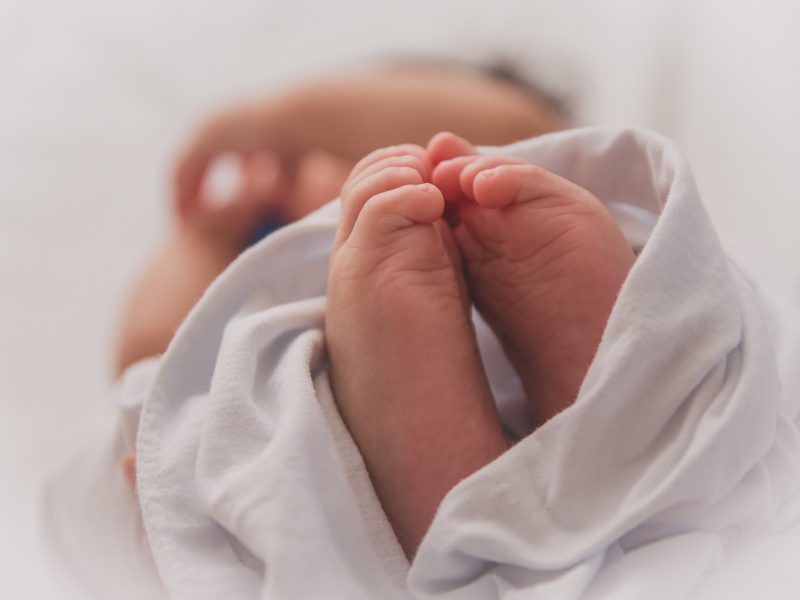 Rodiče mohou od ledna nechat novorozence vyšetřit na spinální svalovou atrofii