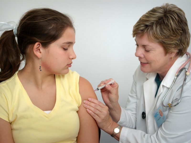 Posilovací dávku očkování dostalo zhruba 15.000 dětí ve věku 12 až 15 let