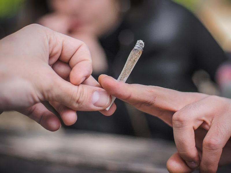 Německo se chystá povolit rekreační užívání marihuany