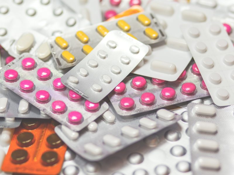 Ústav: Spotřeba antibiotik roste v období virových infekcí, na které nezabírají
